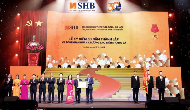 SHB nhận Huân chương Lao động hạng Ba nhân kỷ niệm 30 năm thành lập