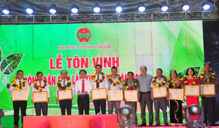 Đắk Lắk: Nông dân sôi nổi hoạt động chào mừng Kỷ niệm 120 năm ngày thành lập tỉnh