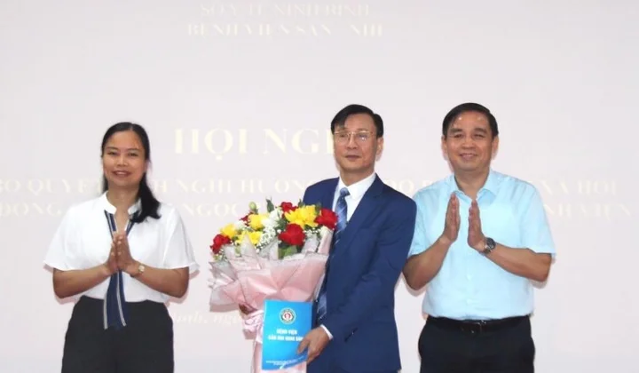BSCKII. Đinh Ngọc Thơm: Chữ “Tâm” mãi tỏa sáng cùng màu áo Blouse