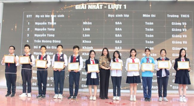 Quận Ba Đình trao giải Kỳ thi HSG các môn văn hóa và khoa học lớp 9