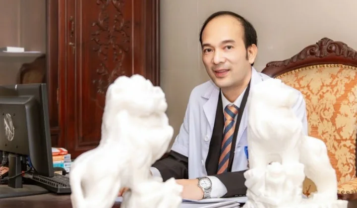 BSCKII. Phùng Đăng Khoa: Áo Blouse đẹp mãi trong tim