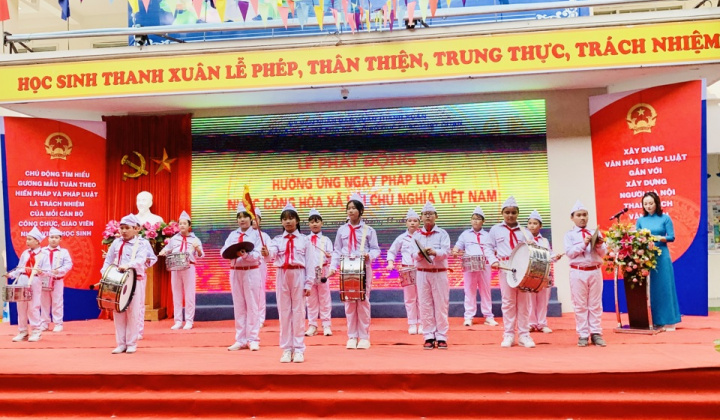Hà Nội hưởng ứng Ngày Pháp luật Việt Nam