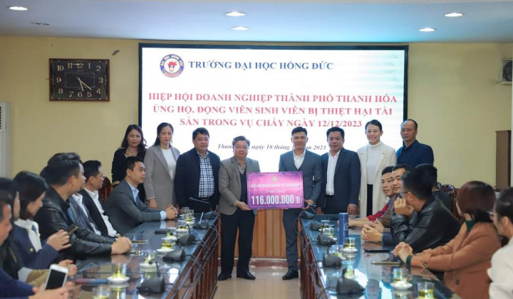Hiệp hội Doanh nghiệp TP Thanh Hoá ủng hộ sinh viên trường ĐH Hồng Đức bị thiệt hại trong vụ cháy nhà để xe