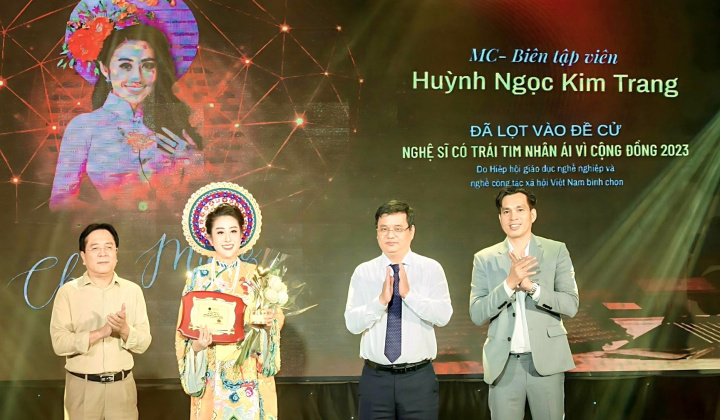 MC - Biên tập viên Huỳnh Ngọc Kim Trang được vinh danh Nghệ sĩ có trái tim nhân ái vì cộng đồng 2023