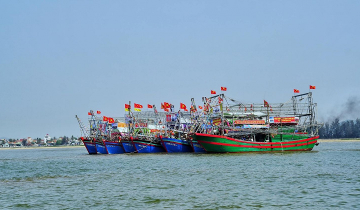 Chấm dứt tàu cá khai thác hải sản bất hợp pháp