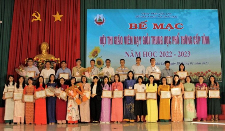 Đắk Lắk: Công nhận 273 giáo viên THPT dạy giỏi cấp tỉnh năm học 2022-2023