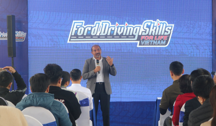 Ford Việt Nam hướng dẫn lái xe an toàn phiên bản đường địa hình