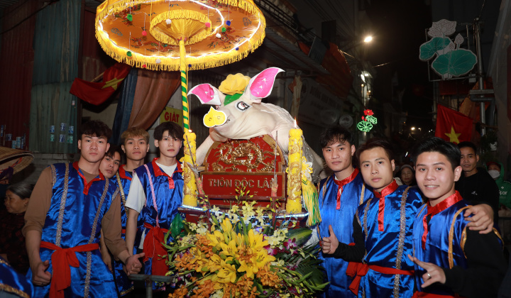 Rộn ràng lễ hội rước lợn ở La Phù