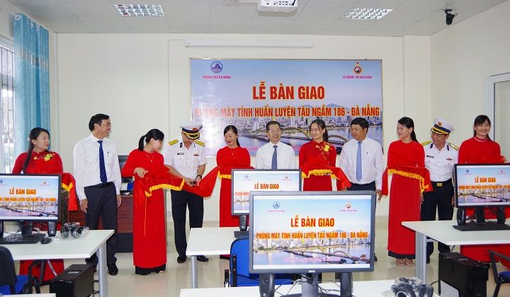 Thành ủy Đà Nẵng thăm quân cảng Cam Ranh và Bộ Tư lệnh Vùng 4 Hải quân