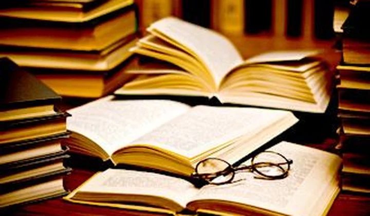 Nghiên cứu, tổng hợp, công bố các tác phẩm văn học vì sự nghiệp cách mạng của Đảng