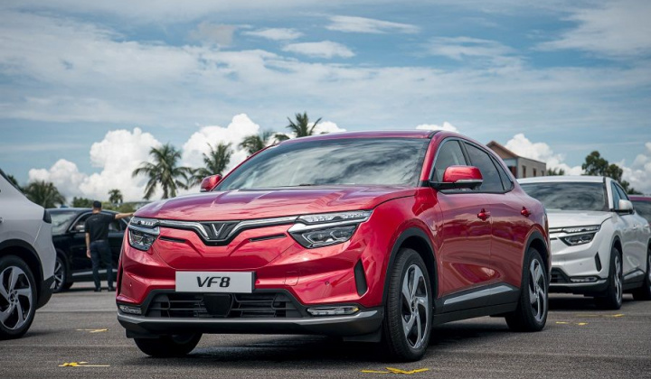 VinFast bàn giao 416 ô tô điện VF 8 và VF e34 trong tháng 2/2023