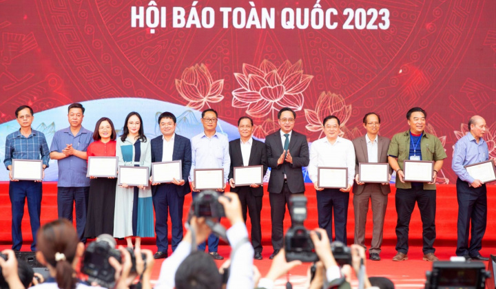 Hội Báo toàn quốc 2023: Tạp chí Việt Nam Hội nhập đoạt Giải bìa số Tết ấn tượng