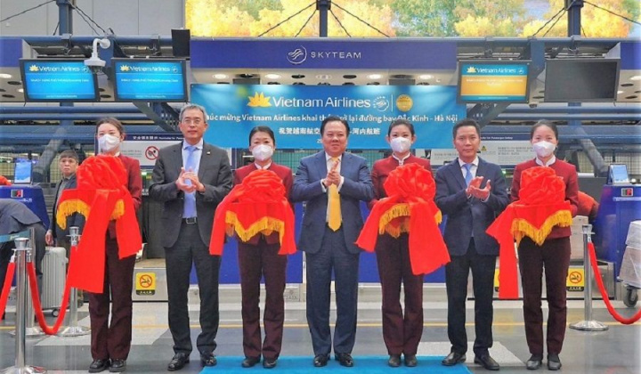 Hàng không Việt Nam đón khách bay thường lệ đầu tiên từ Bắc Kinh sau 3 năm
