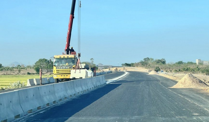 Cao tốc từ Bình Thuận đi Đồng Nai phấn đấu về đích đúng hẹn 30/4