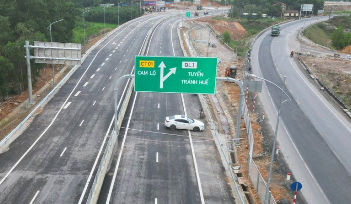Cao tốc Cam Lộ - La Sơn vẫn chưa thi công hoàn trả đường địa phương và đường gom
