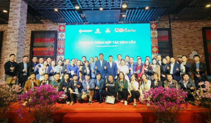 Lào Cai: Chương trình "Hợp tác kích cầu 120 năm du lịch Sa Pa"