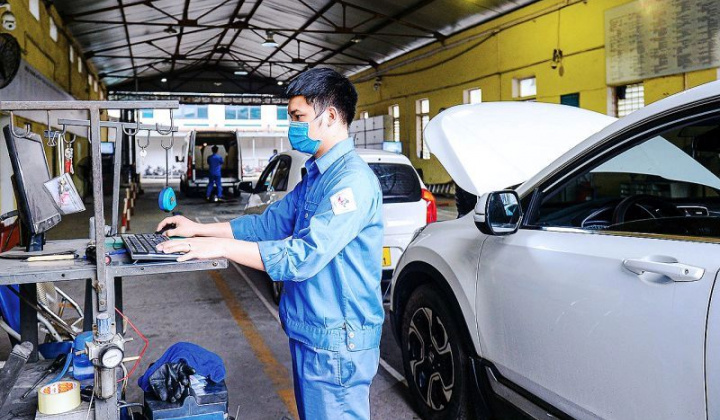 Tăng ca, kíp để đáp ứng nhu cầu kiểm định của người dân