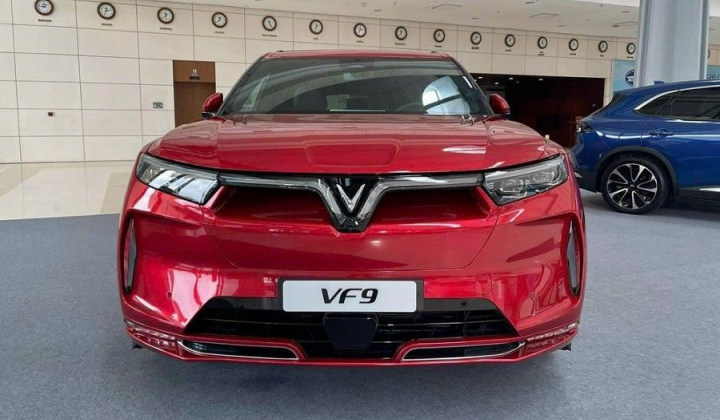 VinFast bàn giao hơn 900 ô tô điện trong tháng 3