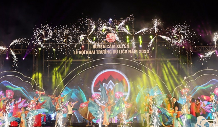 Rực rỡ đêm khai hội du lịch Cẩm Xuyên