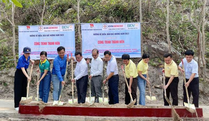 Nhiều hoạt động ý nghĩa trong chuyến về nguồn của Đảng uỷ EVNGENCO2