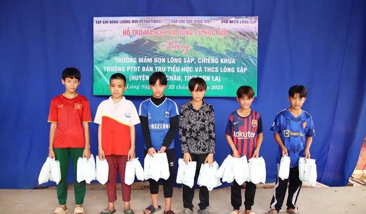 Dược Mỹ Phẩm Nam Dương trao tặng 700 suất quà cho các em nhỏ vùng biên giới