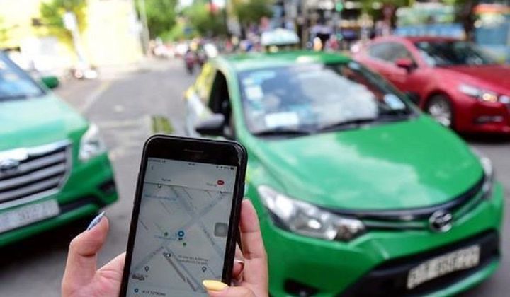 Taxi truyền thống vượt thách thức để phát triển bền vững