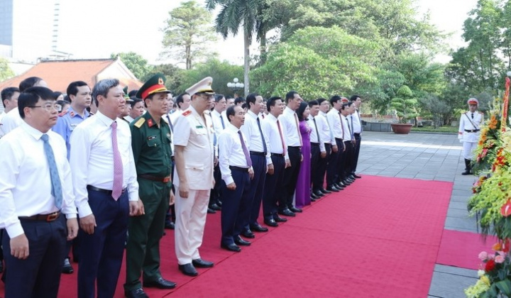 Thanh Hoá: Đoàn đại biểu tỉnh dâng hương tưởng nhớ Chủ tịch Hồ Chí Minh