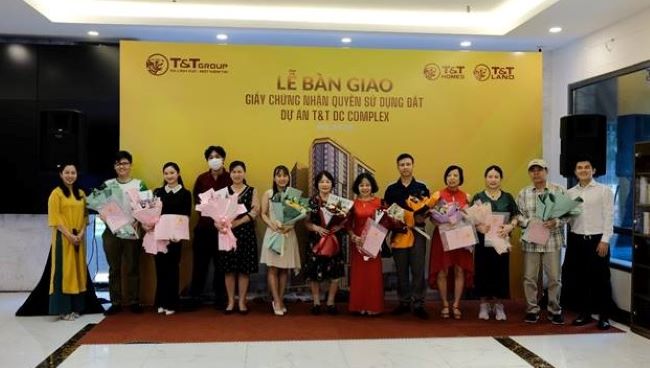 Cư dân T&T DC Complex chính thức nhận bàn giao giấy chứng nhận quyền sử dụng đất