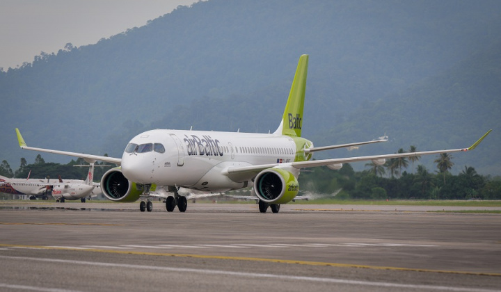 Máy bay A220 thế hệ mới nhất thực hiện bay trình diễn ở khu vực Đông Nam Á