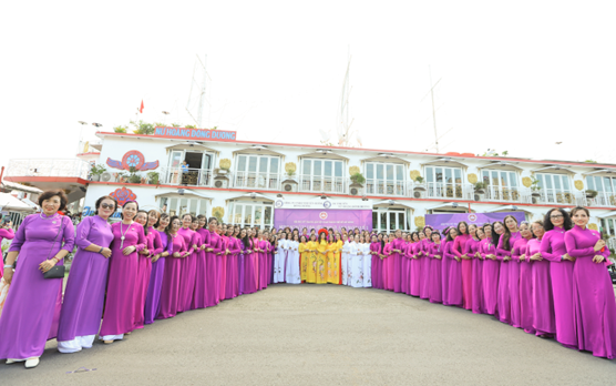 Hội Phụ nữ Thanh lịch TPHCM gặp gỡ nhân ngày Gia đình Việt Nam