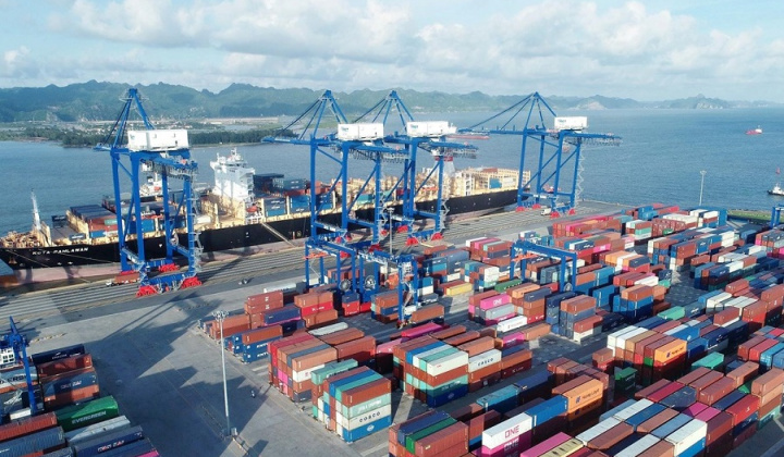 Lượng tàu qua cảng biển giảm 8% so với cùng kỳ