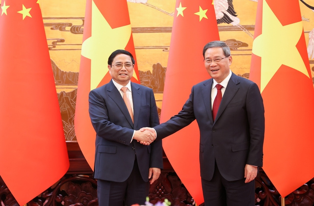 Prime Minister Pham Minh Chinh holds talks with Chinese Premier Li Qiang