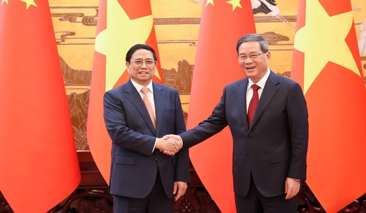 Prime Minister Pham Minh Chinh holds talks with Chinese Premier Li Qiang