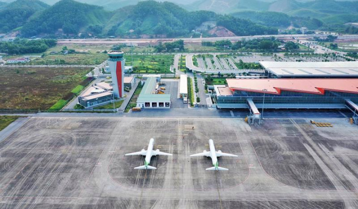 Hệ thống cảng hàng không được quy hoạch theo mô hình trục nan với 02 đầu mối chính