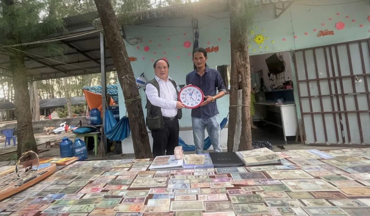 Gặp gỡ người sưu tầm tiền cổ tại Lagi, Bình Thuận