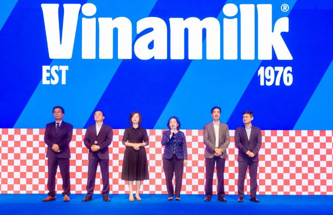 Nhận diện thương hiệu mới của Vinamilk “phủ xanh” mạng xã hội