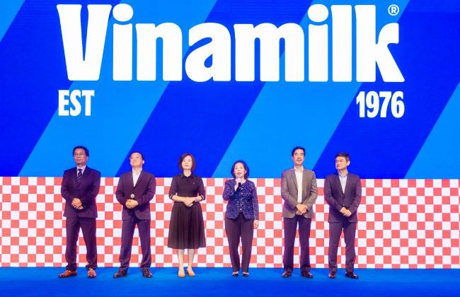 Nhận diện thương hiệu mới của Vinamilk “phủ xanh” mạng xã hội