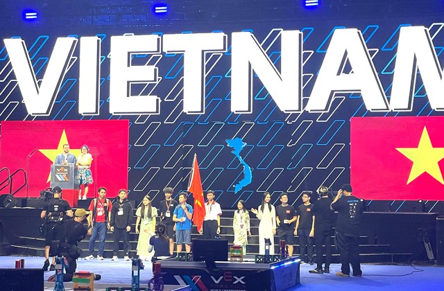 Khởi động chương trình 'A Year of Robotics 2024' và Giải vô địch quốc gia VEX Robotics 2024