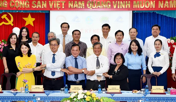An Giang: 5 đơn vị ký kết phối hợp phát triển thanh toán không dùng tiền mặt