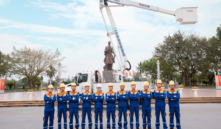 Công nhân Hotline - những chiến binh thầm lặng của Điện lực Nam Định