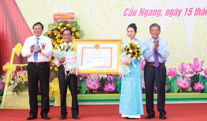 Trà Vinh: Cầu Ngang hân hoan đón nhận huyện đạt chuẩn nông thôn mới