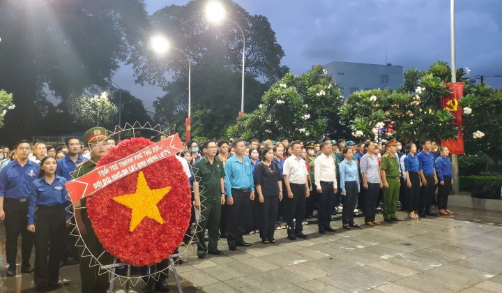 Lễ thắp nến Tri ân các Anh hùng Liệt sỹ tại Nghĩa trang Liệt sỹ TP.HCM