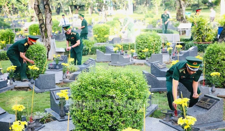 TP.HCM: Dâng hương tưởng niệm các anh hùng liệt sĩ