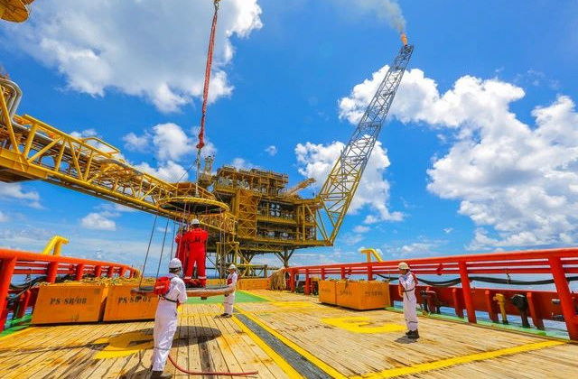 Ban hành Nghị định quy định chi tiết một số điều của Luật Dầu khí