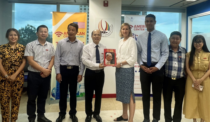 Chuẩn bị xuất bản số tạp chí đặc biệt kỷ niệm 10 năm quan hệ đối tác toàn diện Việt Nam - Hoa Kỳ
