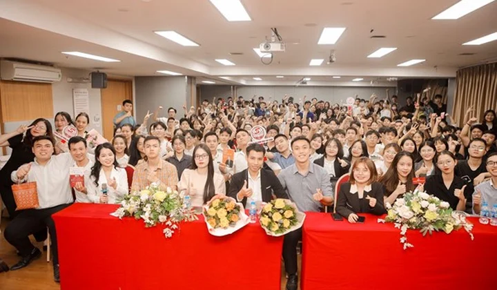 Talkshow "Tự Hào Gen Z: Khám Phá Nghề Bán Hàng"