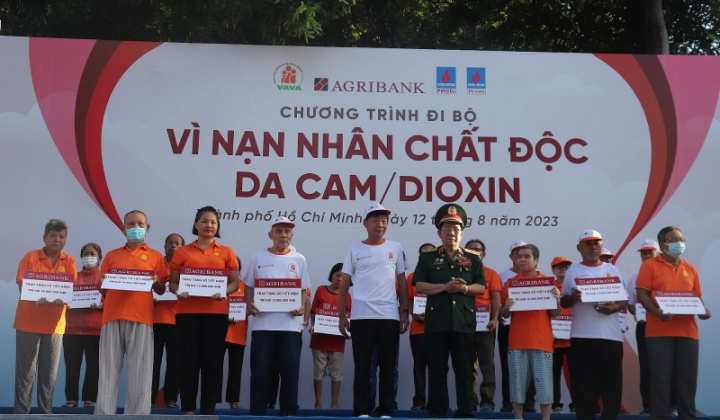 Hơn 5.000 người đi bộ đồng hành vì nạn nhân chất độc da cam/dioxin