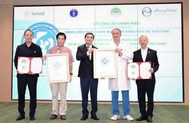 Bệnh viện Hồng Ngọc nhận danh hiệu “Bệnh viện thực hành nuôi con bằng sữa mẹ xuất sắc”