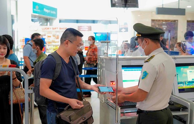 Làm thủ tục lên máy bay chỉ 2 giây với thiết bị xác thực VNeID của C06