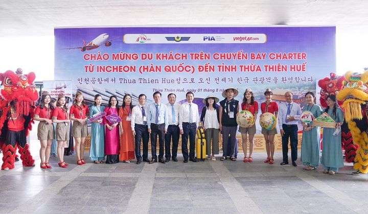 Vietjet tưng bừng chào đón chuyến bay thẳng đầu tiên kết nối Huế với Seoul (Hàn Quốc)